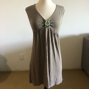 Adorable beach-vibe dress with jewel detail